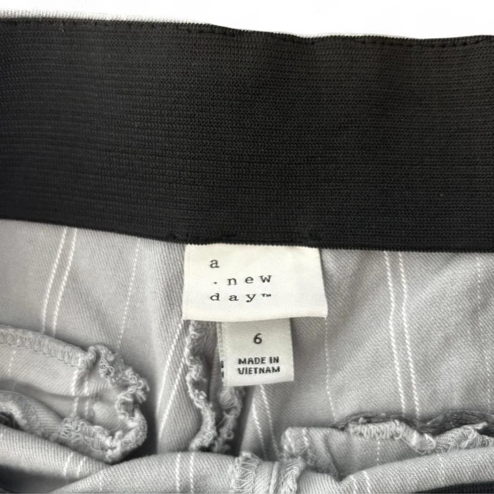 A New Day Gray Striped Pants Size 6 - Picture 3 of 4